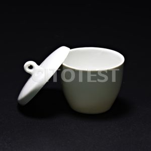 Crucible with lid, porcelain material, medium form